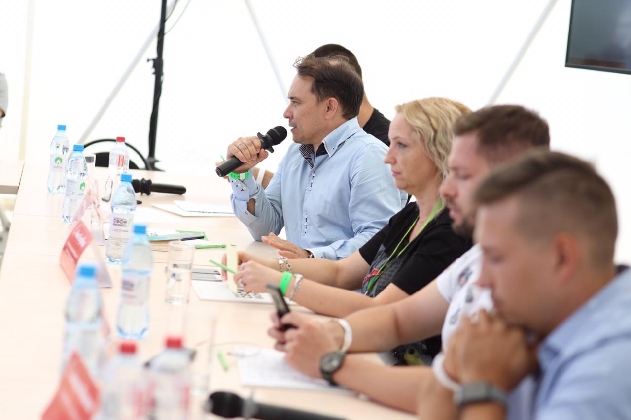 Сегодня круглый стол «Франчайзинг» в рамках фестиваля «EXTREME Крым» собрал главных экспертов в вопросах открытия, упаковки и масштабирования бизнеса.