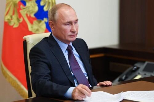 Путин поручил рассмотреть сразу ряд вопросов по МСП